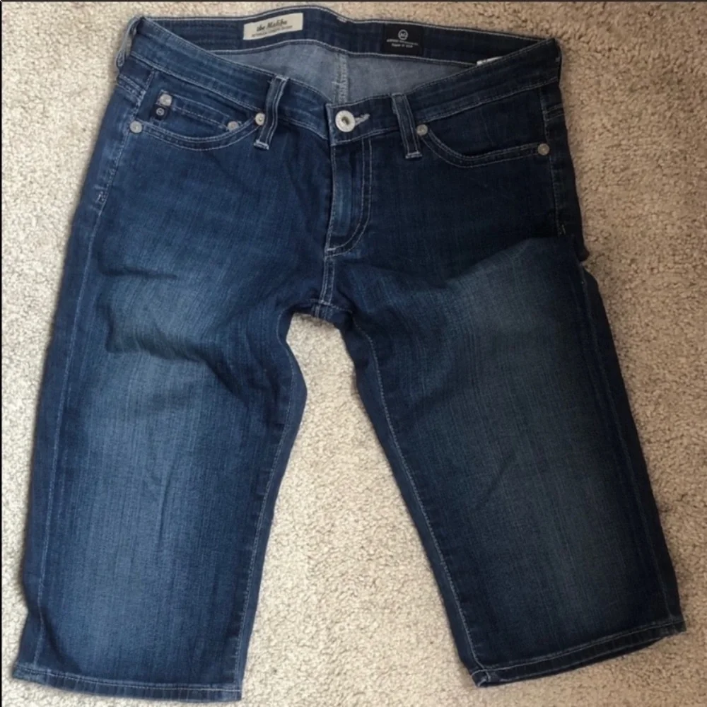 AG Bermuda shorts size 25 Guc.
